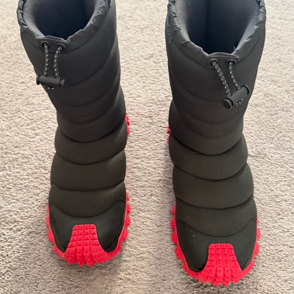 MONCLER Trail Grip Mens boots size EU44/US11